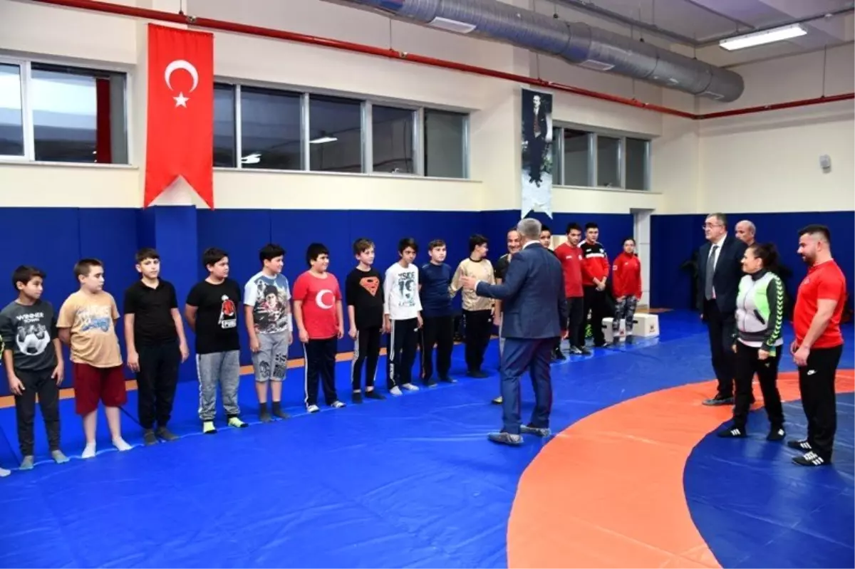 Vali Gürel'den sporculara ziyaret