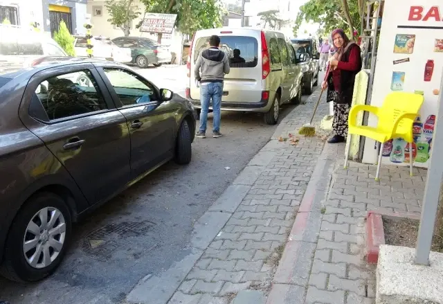 Vatandaşlara yardım eden hayırsever Tuzla'da ortaya çıktı Vatandaşlara yardım eden hayırsever Tuzla'da ortaya çıktı