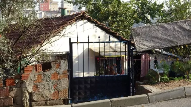 Vatandaşlara yardım eden hayırsever Tuzla'da ortaya çıktı Vatandaşlara yardım eden hayırsever Tuzla'da ortaya çıktı