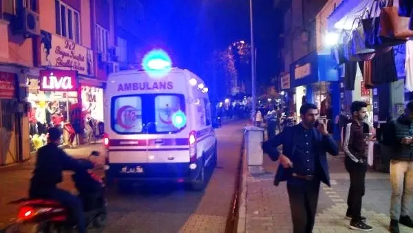 Yaralamalı trafik kazası güvenlik kamerasında Yaralamalı trafik kazası güvenlik kamerasında