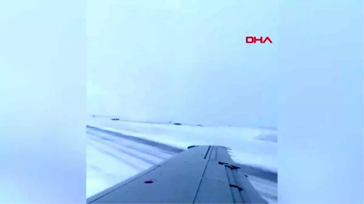 Yolcu uçağı inişi sırasında pistten çıktı