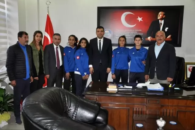 Yüksekova'dan milli takım seçmelerine 4 kadın futbolcu Yüksekova'dan milli takım seçmelerine 4 kadın futbolcu