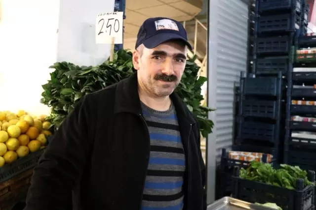 Zehirlenme vakaları ıspanak satışlarını düşürdü Zehirlenme vakaları ıspanak satışlarını düşürdü