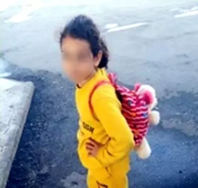 Babası uyuşturucu kuryeliği yapan 9 yaşındaki kızın sırt çantasından bonzai çıktı Babası uyuşturucu kuryeliği yapan 9 yaşındaki kızın sırt çantasından bonzai çıktı