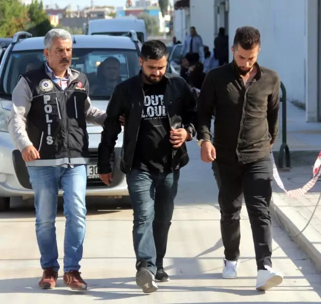 Babası uyuşturucu kuryeliği yapan 9 yaşındaki kızın sırt çantasından bonzai çıktı Babası uyuşturucu kuryeliği yapan 9 yaşındaki kızın sırt çantasından bonzai çıktı