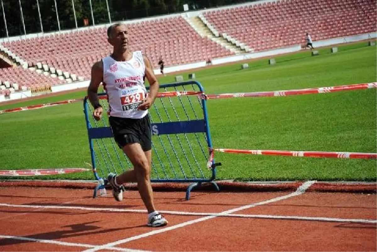 Ağaçtan düşen milli takım antrenörü ağır yaralandı