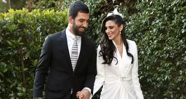Arda Turan'ın eşi Aslıhan Doğan Turan 5 haftalık hamile Arda Turan'ın eşi Aslıhan Doğan Turan 5 haftalık hamile