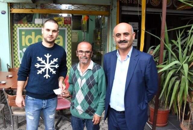Atık toplayıcısı, yanlışlıkla kendisine verilen ve ikramiye kazanan kuponu iade etti