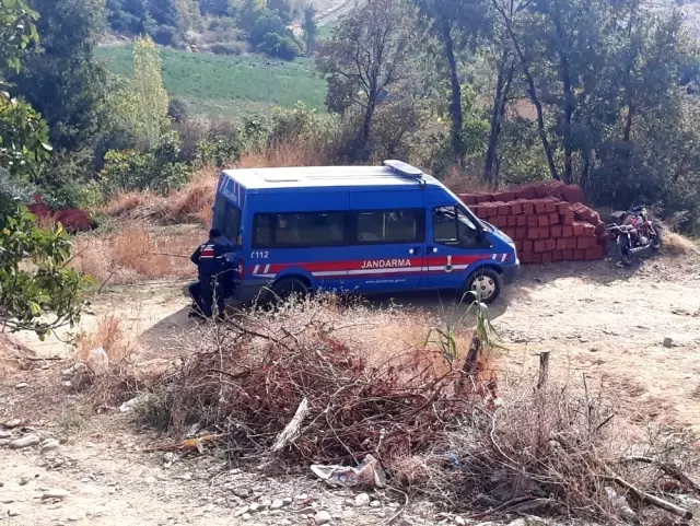 Aynı aileden 4 kişi ölü bulundu Aynı aileden 4 kişi ölü bulundu