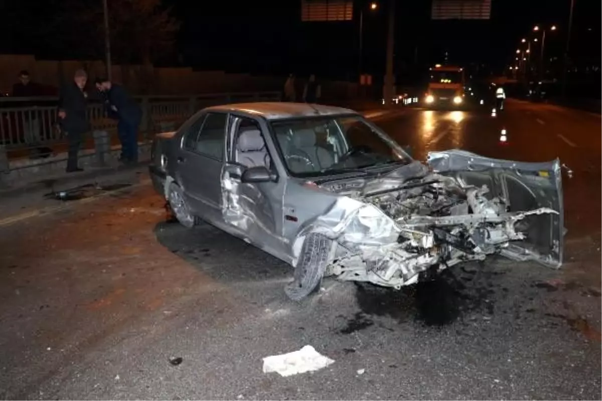 Babasına ait otomobille kaza yaptı, kaçtı