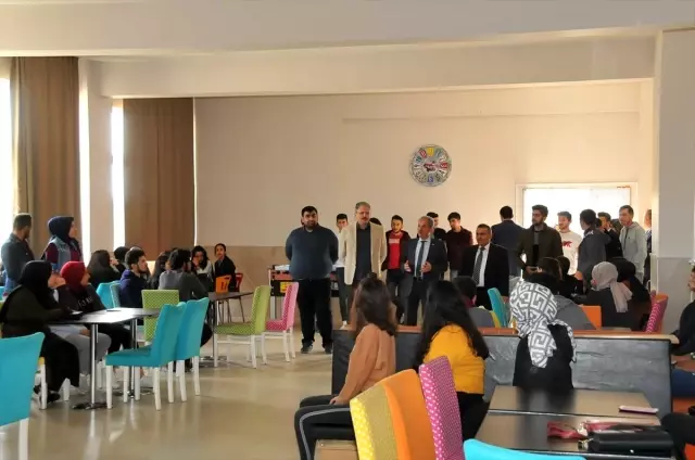 Başkan Akkaya, üniversiteli gençlerle buluşmaya devam ediyor Başkan Akkaya, üniversiteli gençlerle buluşmaya devam ediyor