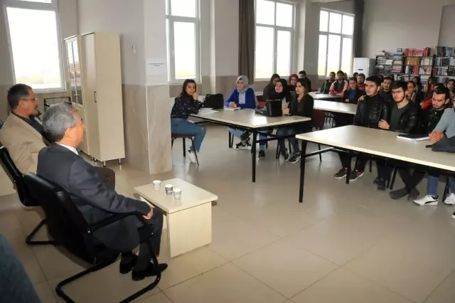 Başkan Akkaya üniversiteli gençlerle buluşmayı sürdürüyor Başkan Akkaya üniversiteli gençlerle buluşmayı sürdürüyor