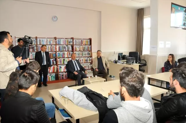 Başkan Akkaya, üniversiteli gençlerle buluşmaya devam ediyor Başkan Akkaya, üniversiteli gençlerle buluşmaya devam ediyor