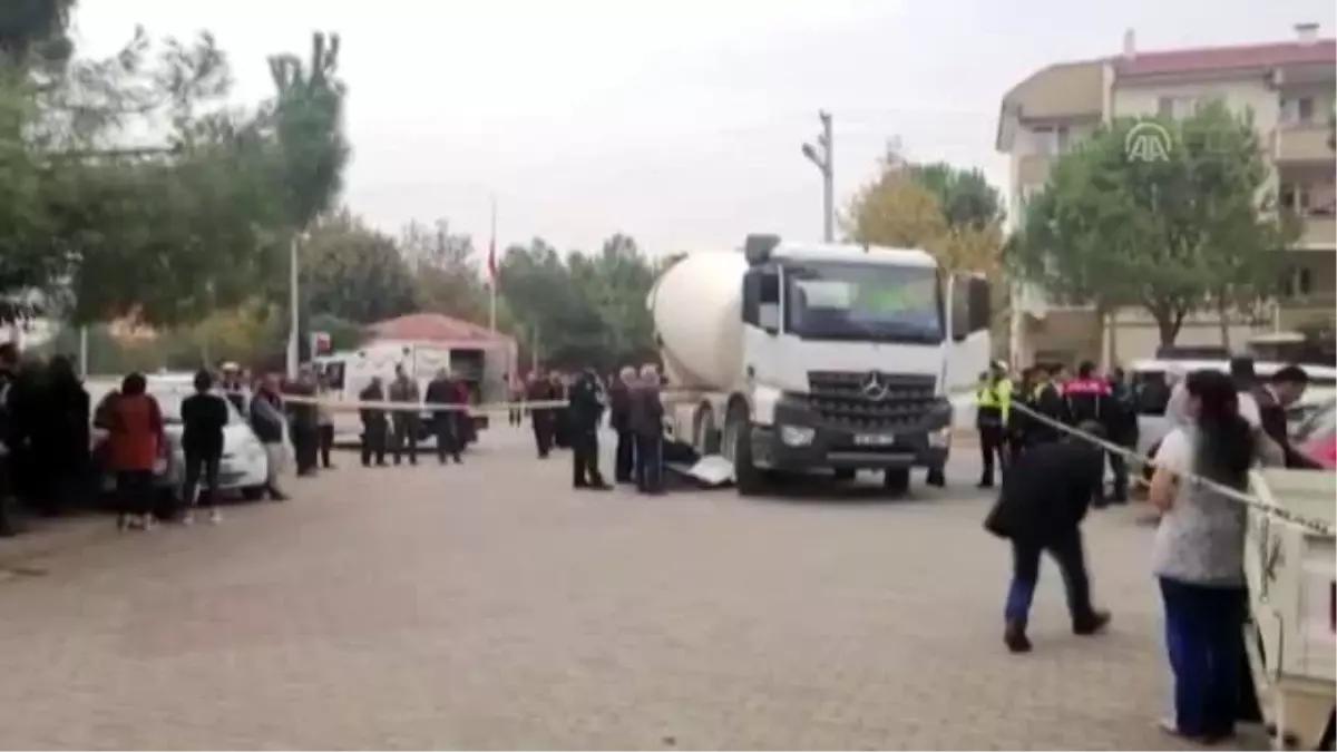 Beton mikserinin çarptığı kişi öldü - BURSA