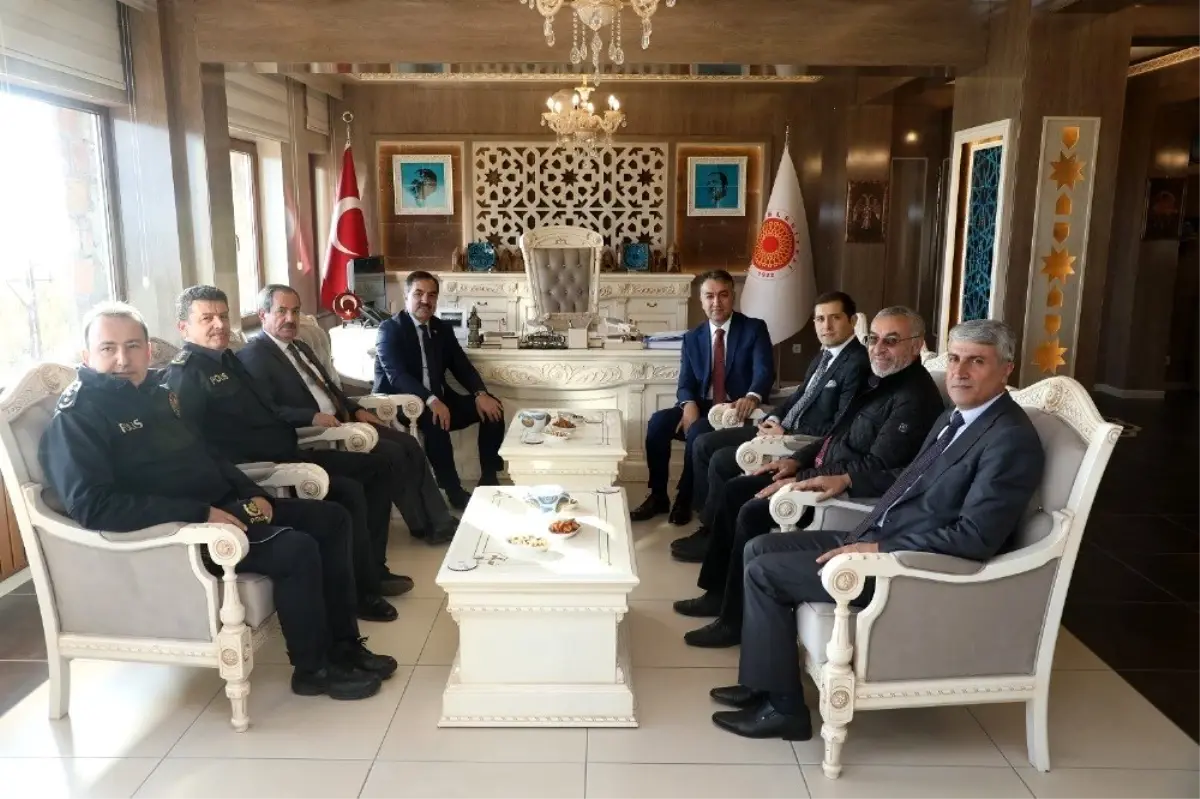 Bitlis Valisi Oktay Çağatay, Ahlat Belediyesini ziyaret etti