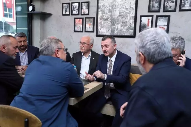 Büyükakın, İzmit'te vatandaşlarla buluştu