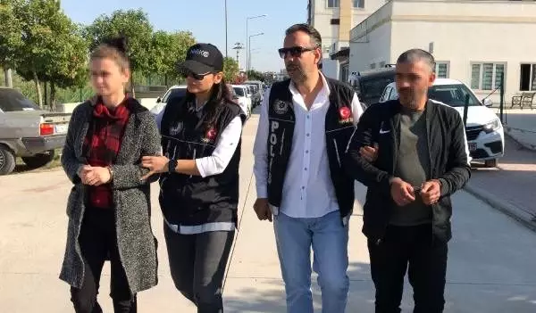 Çocuklarının çantasında uyuşturucu taşıyan çifte gözaltı Çocuklarının çantasında uyuşturucu taşıyan çifte gözaltı