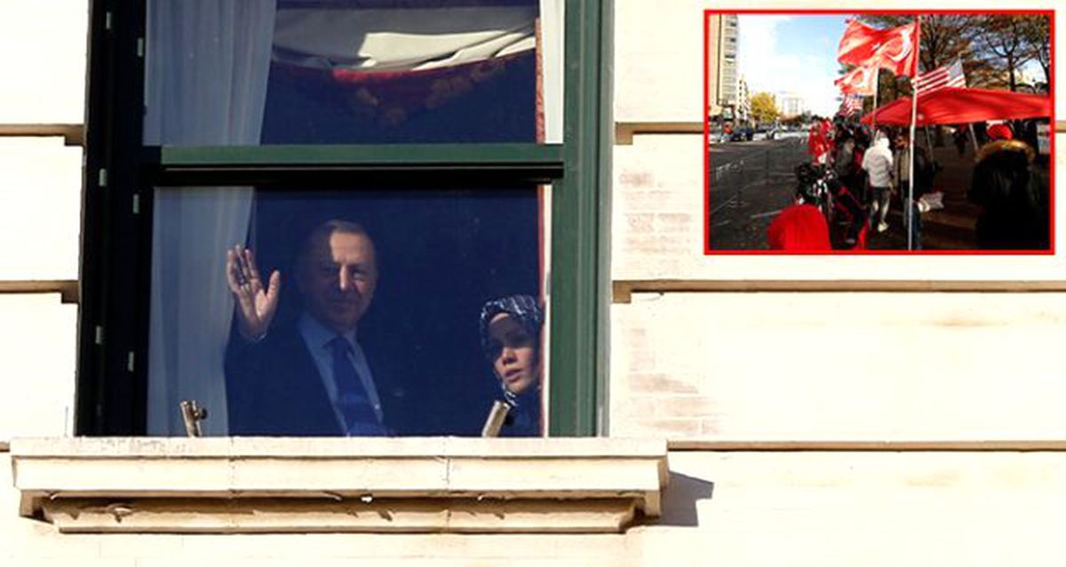 Cumhurbaşkanı Erdoğan, ABD'de kaldığı otelin önüne gelip slogan atan vatandaşları selamladı
