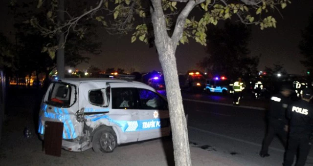 Devriye gezen polis aracına otomobil çarptı: 2'si polis 3 yaralı