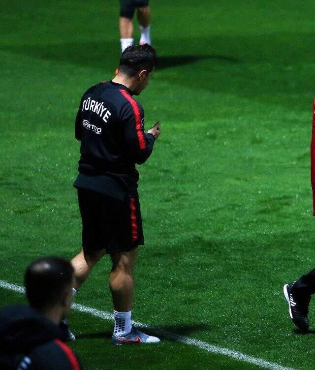 Emre Belözoğlu idmana dua ederek çıktı!