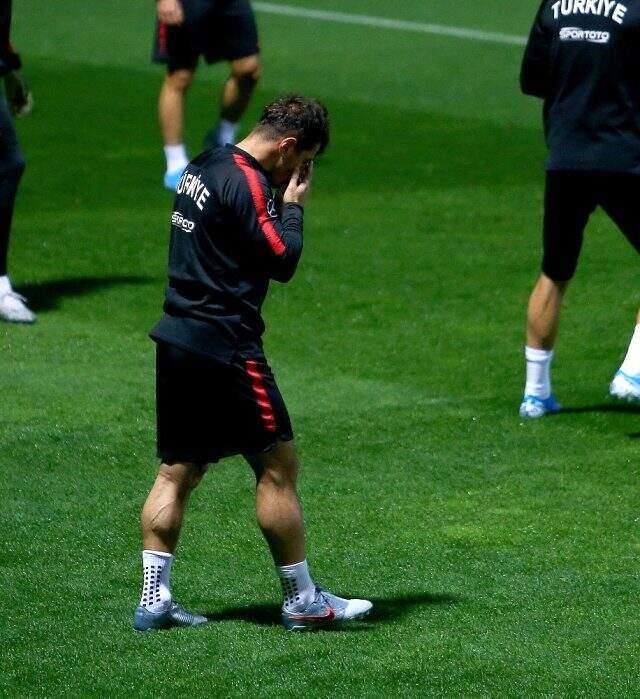 Emre Belözoğlu idmana dua ederek çıktı!