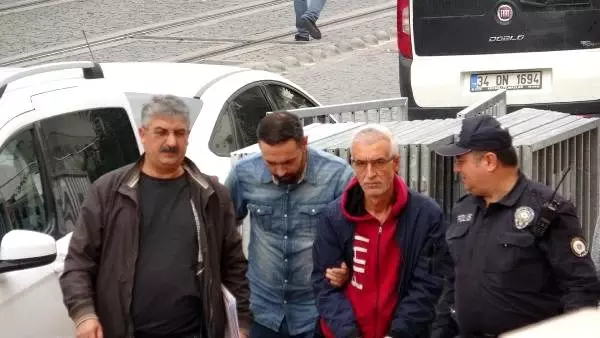 Eşini hastanelik etti, 270 kilometre gelip akrabasının aracına 8 el ateş etti Eşini hastanelik etti, 270 kilometre gelip akrabasının aracına 8 el ateş etti
