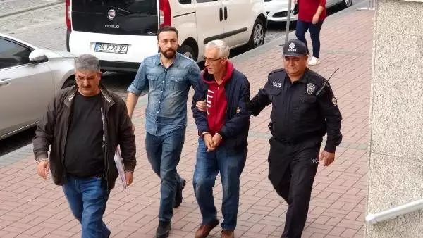 Eşini hastanelik etti, 270 kilometre gelip akrabasının aracına 8 el ateş etti Eşini hastanelik etti, 270 kilometre gelip akrabasının aracına 8 el ateş etti