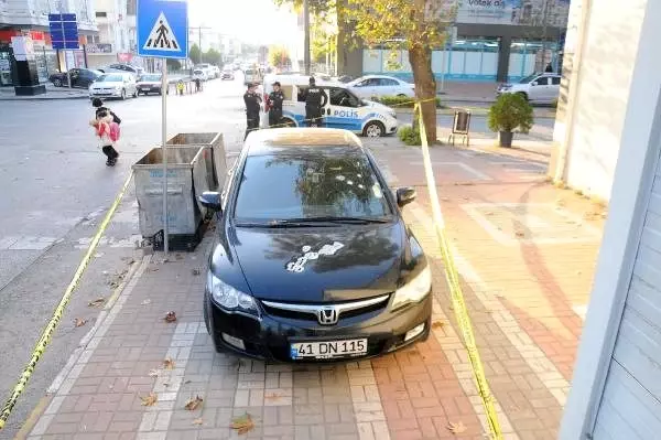 Eşini hastanelik etti, 270 kilometre gelip akrabasının aracına 8 el ateş etti Eşini hastanelik etti, 270 kilometre gelip akrabasının aracına 8 el ateş etti