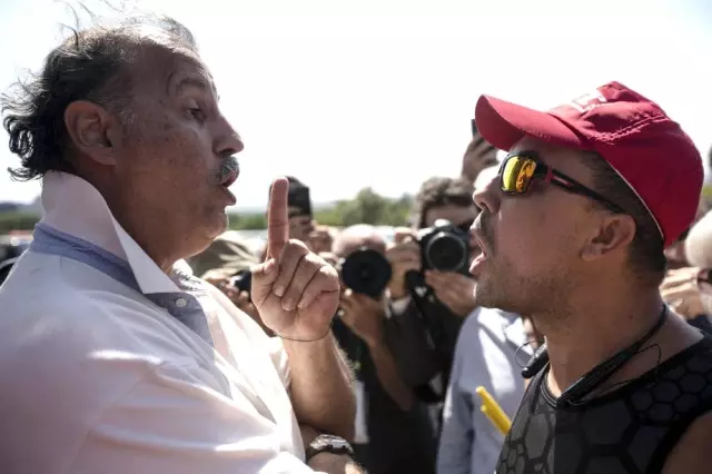 Guaido yanlıları Venezuela'nın Brezilya'daki büyükelçiliğini bastı Guaido yanlıları Venezuela'nın Brezilya'daki büyükelçiliğini bastı