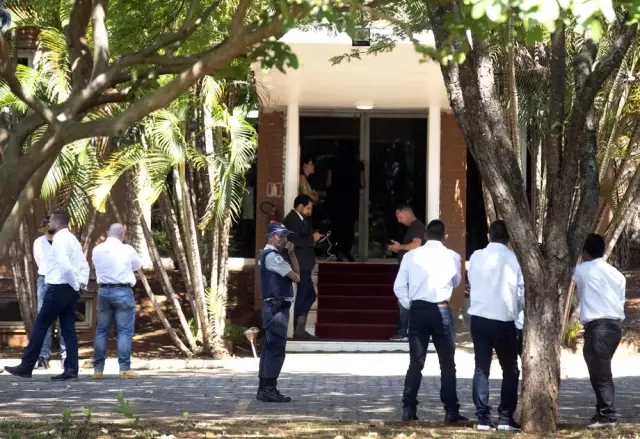 Guaido yanlıları Venezuela'nın Brezilya'daki büyükelçiliğini bastı Guaido yanlıları Venezuela'nın Brezilya'daki büyükelçiliğini bastı