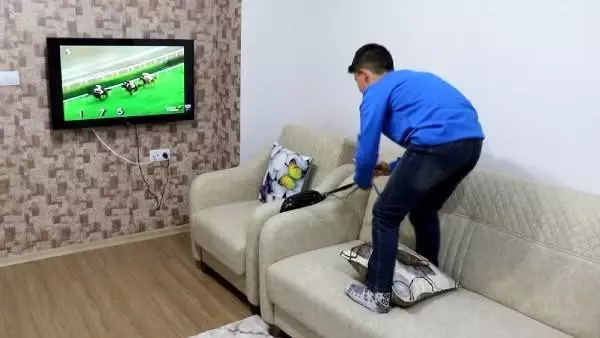 Hüseyin'in at yarışı tutkusu şaşırtıyor Hüseyin'in at yarışı tutkusu şaşırtıyor