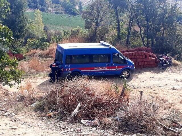 İzmir'de aynı aileden 4 kişi silahla vurularak öldürülmüş halde bulundu