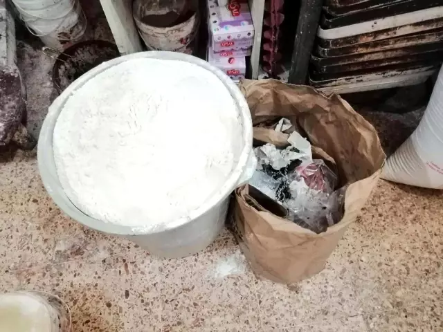 İzmir'de tatlıcı baskını: Adeta mikrop imalathanesi İzmir'de tatlıcı baskını: Adeta mikrop imalathanesi