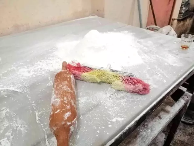 İzmir'de tatlıcı baskını: Adeta mikrop imalathanesi İzmir'de tatlıcı baskını: Adeta mikrop imalathanesi