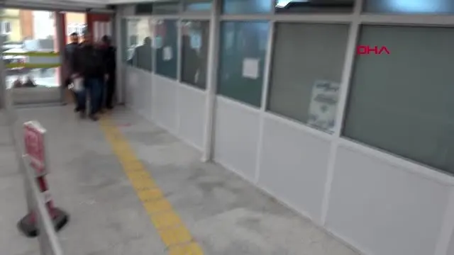 Kocaeli manisa'da eşini dövüp kocaeli'ye geldi; eşiyle ilişkisi olduğunu iddia ettiği kişiye... Kocaeli manisa'da eşini dövüp kocaeli'ye geldi; eşiyle ilişkisi olduğunu iddia ettiği kişiye...