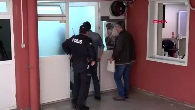 Kocaeli manisa'da eşini dövüp kocaeli'ye geldi; eşiyle ilişkisi olduğunu iddia ettiği kişiye... Kocaeli manisa'da eşini dövüp kocaeli'ye geldi; eşiyle ilişkisi olduğunu iddia ettiği kişiye...