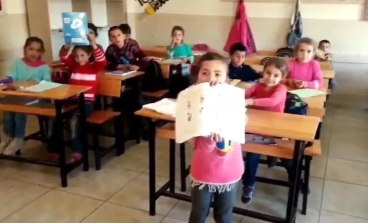 Köy okulunda en eğlenceli İngilizce dersi