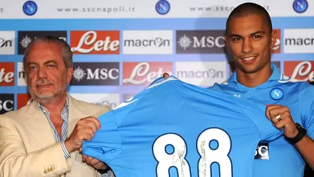Napoli'nin fiyatı 900 milyon Euro Napoli'nin fiyatı 900 milyon Euro