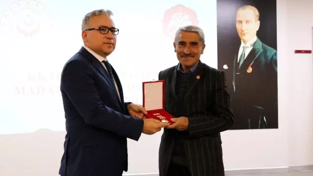 Niğde'de 37 Kıbrıs Gazisine madalya verildi Niğde'de 37 Kıbrıs Gazisine madalya verildi