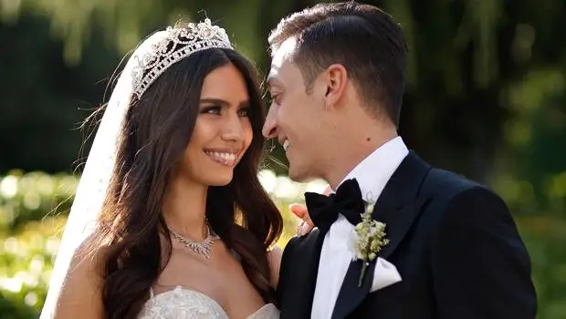 Oyuncu Amine Gülşe, eşi Mesut Özil'e güzel yemek yapabilmek için ders almaya başladı Oyuncu Amine Gülşe, eşi Mesut Özil'e güzel yemek yapabilmek için ders almaya başladı