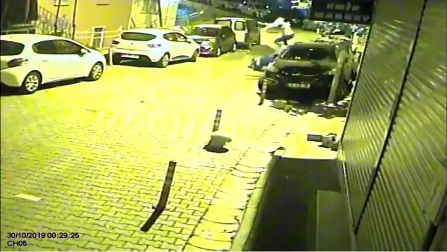 İstanbul'da feci kaza! Motosikletli iki genç takla atarak yere savruldu İstanbul'da feci kaza! Motosikletli iki genç takla atarak yere savruldu
