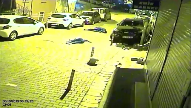 İstanbul'da feci kaza! Motosikletli iki genç takla atarak yere savruldu İstanbul'da feci kaza! Motosikletli iki genç takla atarak yere savruldu