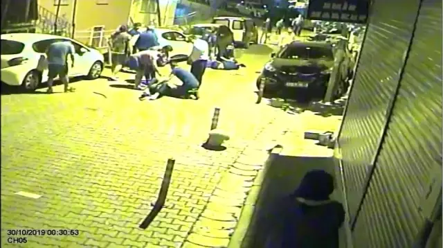 İstanbul'da feci kaza! Motosikletli iki genç takla atarak yere savruldu İstanbul'da feci kaza! Motosikletli iki genç takla atarak yere savruldu