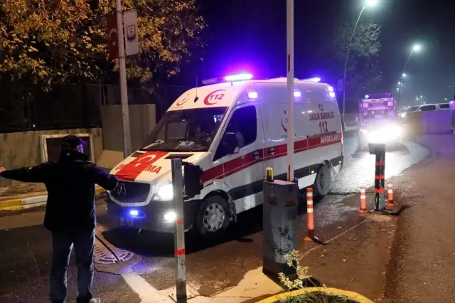 Şanlıurfa'daki Zırhlı Tugay Komutanlığı'nda peş peşe patlamalar: 17 kişi yaralandı Şanlıurfa'daki Zırhlı Tugay Komutanlığı'nda peş peşe patlamalar: 17 kişi yaralandı