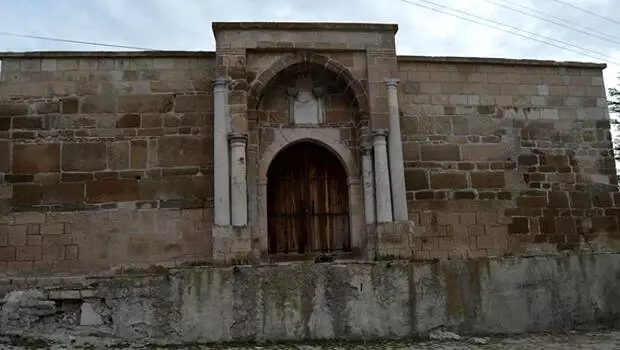 Taşhan ve Anıtkaya Kervansarayı yıllara meydan okuyor Taşhan ve Anıtkaya Kervansarayı yıllara meydan okuyor