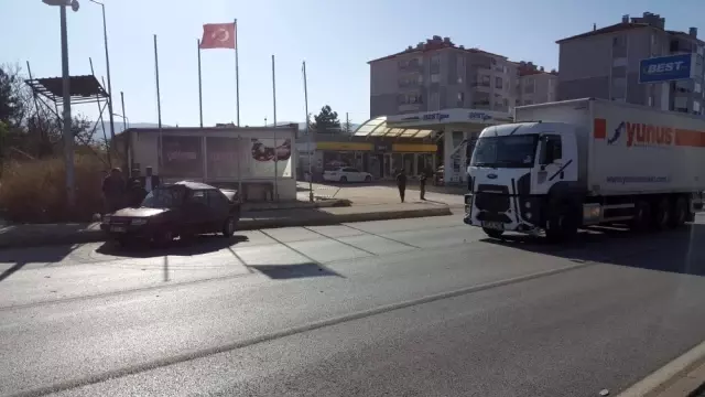 Tır otomobil ile çarpıştı: 1 ölü Tır otomobil ile çarpıştı: 1 ölü