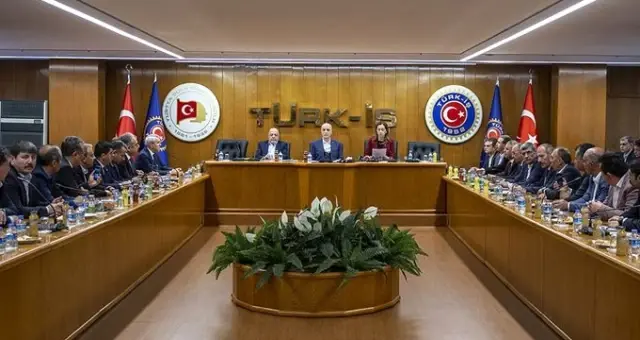 TÜRK-İŞ, HAK-İŞ ve DİSK'ten ortak açıklama: Asgari ücretlilerden alınan vergiler indirilmeli TÜRK-İŞ, HAK-İŞ ve DİSK'ten ortak açıklama: Asgari ücretlilerden alınan vergiler indirilmeli