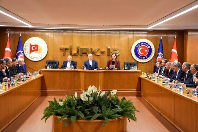 TÜRK-İŞ, HAK-İŞ ve DİSK'ten ortak açıklama: Asgari ücretlilerden alınan vergiler indirilmeli