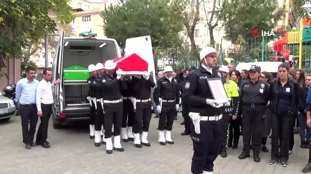 Yürüyüş yaparken rahatsızlanan polis memuru vefat etti Yürüyüş yaparken rahatsızlanan polis memuru vefat etti