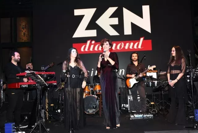 Zen Pırlanta'nın yeni marka yüzleri, Bergüzar Korel ve Halit Ergenç Zen Pırlanta'nın yeni marka yüzleri, Bergüzar Korel ve Halit Ergenç